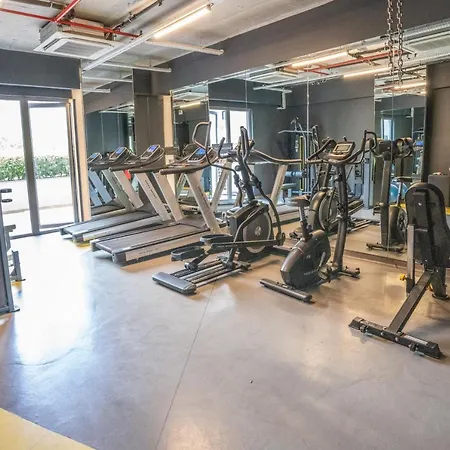 Apartment 1-bdr Apt With View Poolgym Near Airport Metro *