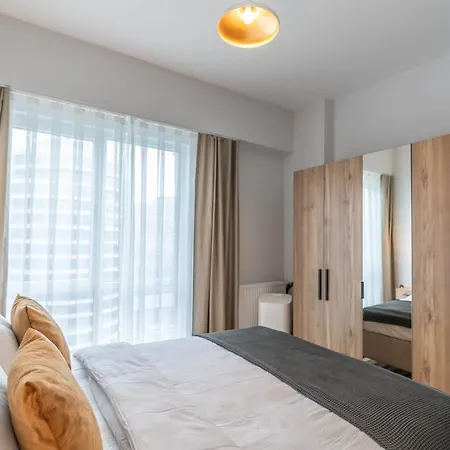 Apartment 1-bdr Apt With View Poolgym Near Airport Metro Istanbul
