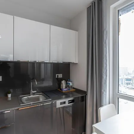 Appartamento 1-bdr Apt With View Poolgym Near Airport Metro *