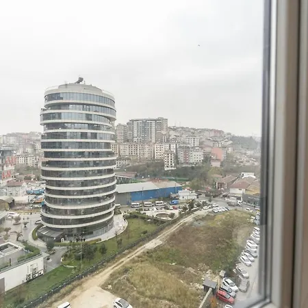 1-bdr Apt With View Poolgym Near Airport Metro Appartamento